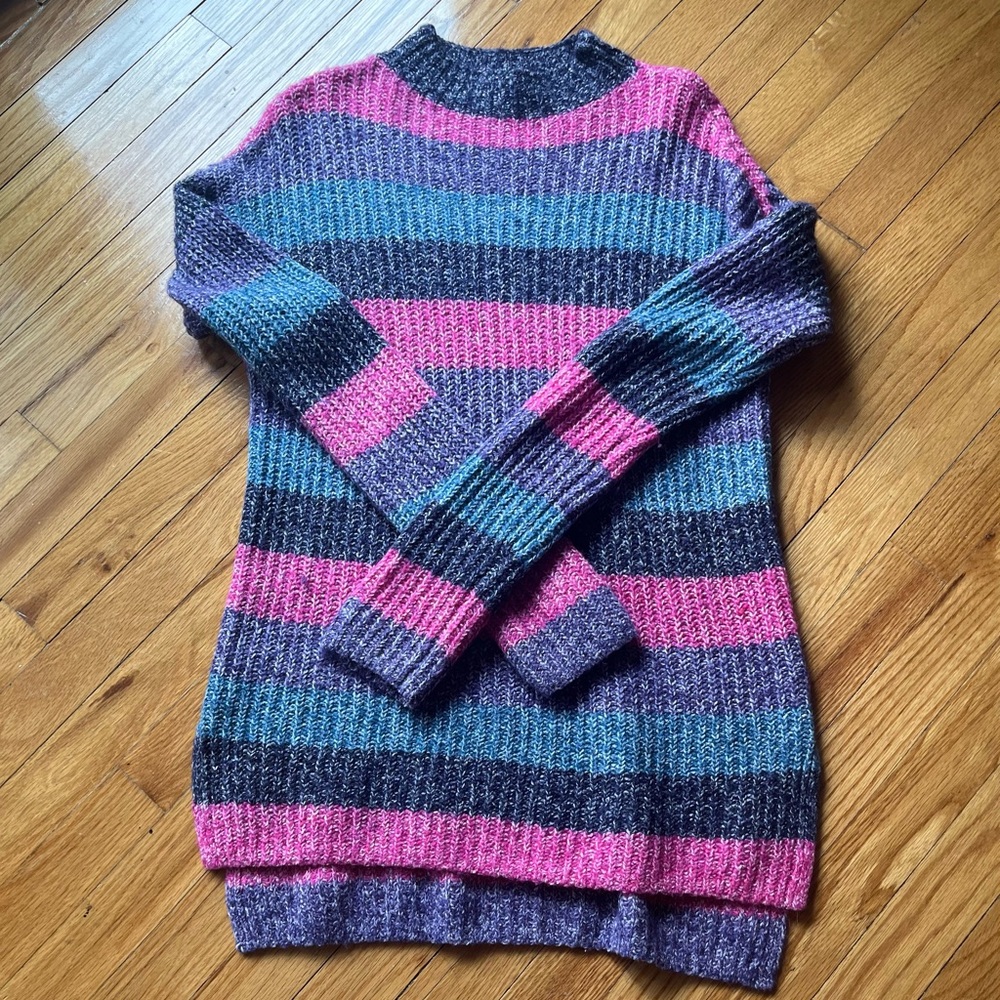 STRIPED GAP SWEATER SIZE MEDIUM